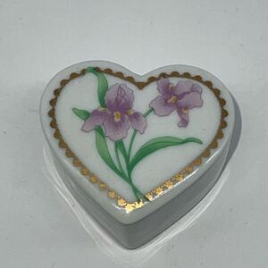 Roman 1990 Vintage Heart Shaped Floral Brooch Porcelain Bar Clasp Signed Taiwan